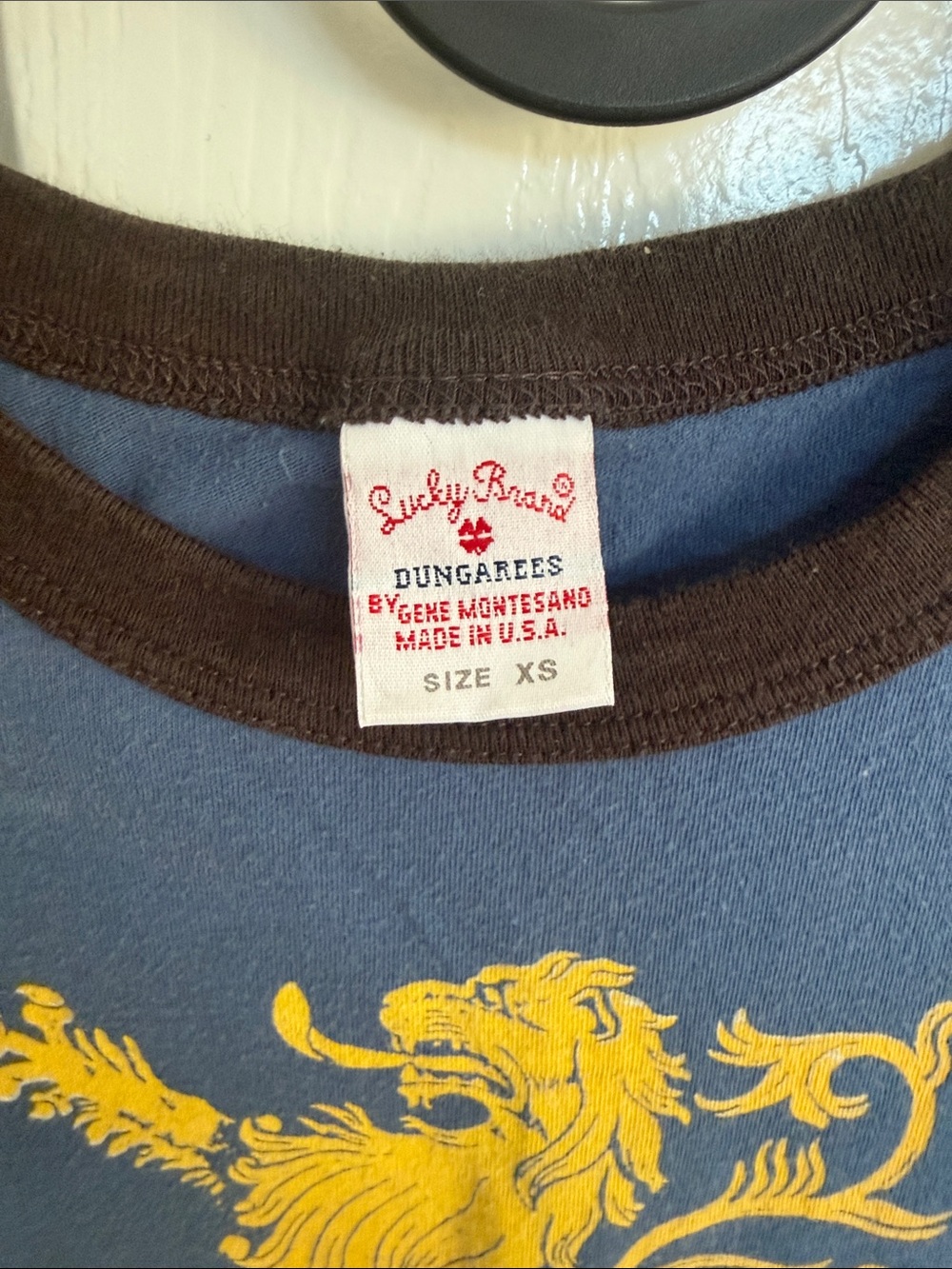 Lucky brand women’s XS Graphic Tee with Gold Lion crest - Picture 2 of 3